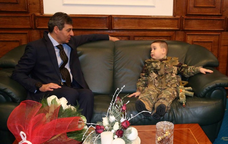 Micul soldat din Mureș a fost primit de ministrul Apărării Naționale