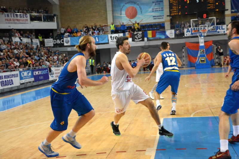 Oradea bate Sibiul la baschet masculin