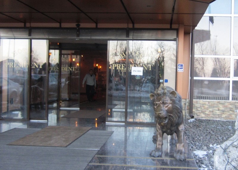 EXCLUSIVITATE! Revelionul pensionarilor nu se mai ține la Restaurantul President din Tîrgu-Mureș