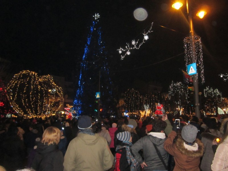 S-au aprins luminile de sărbători la Tîrgu-Mureș