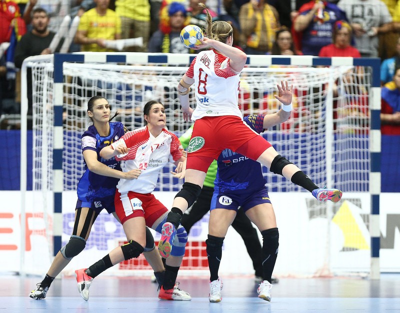 Încep semifinalele la handbal feminin