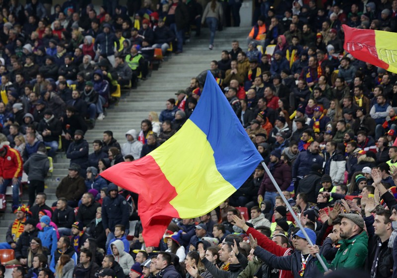 Tribune pline cu danezii Tribune pline cu danezii