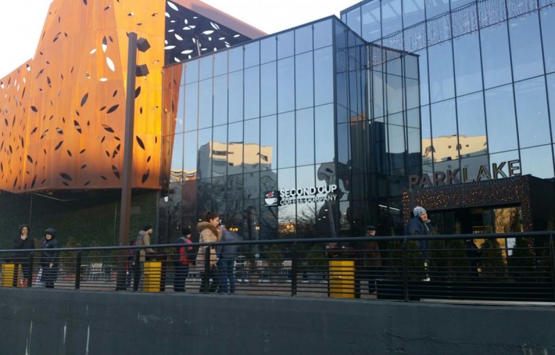 UPDATE Alertă cu bombă la un mall din Bucureşti