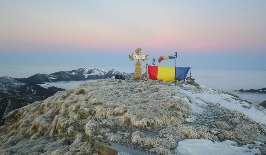 Drapelul tricolor va flutura azi pe patru vârfuri din Ţara Dornelor