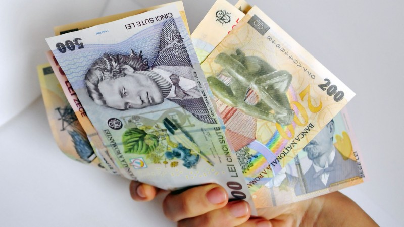Românii speră să-și primească integral și cât mai repede banii plătiți pe taxa auto