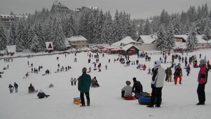 Staţiunile montane sunt pline de turişti