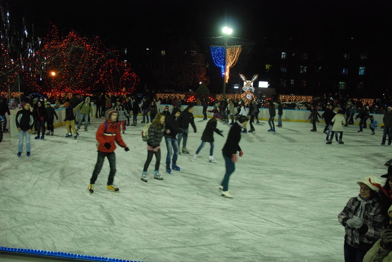 Astăzi va fi inaugurat patinoarul în aer liber din Tg.Mures