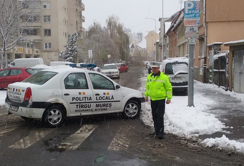 Târgumureșenii, invitați să curețe zăpada de pe trotuare