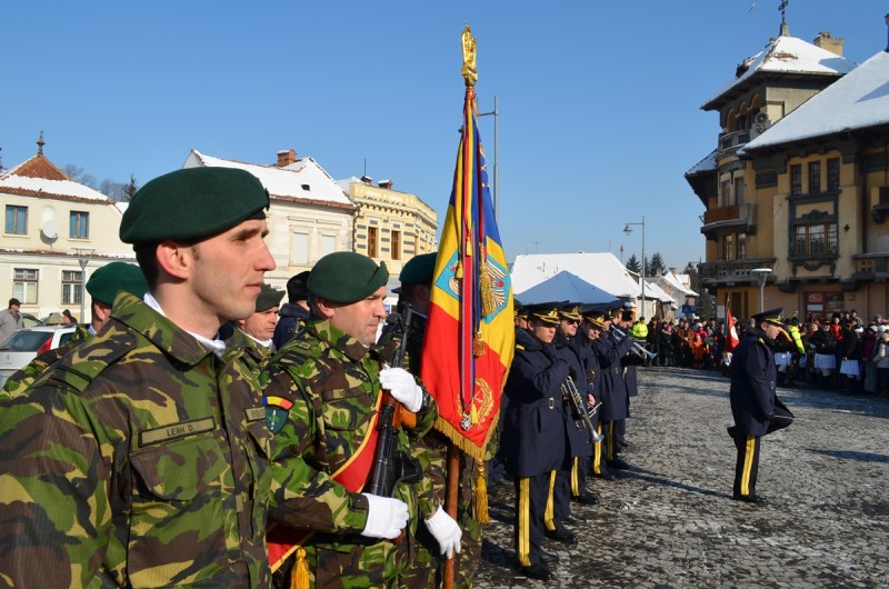 Brașovenii, invitați la horă în Piața Unirii