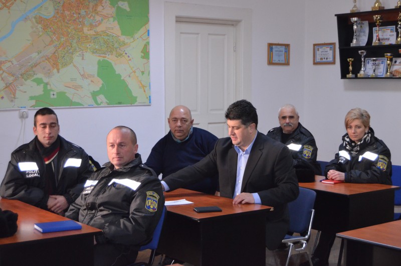 Polițiștii locali din Ernei sunt intruiți la Tîrgu-Mureș