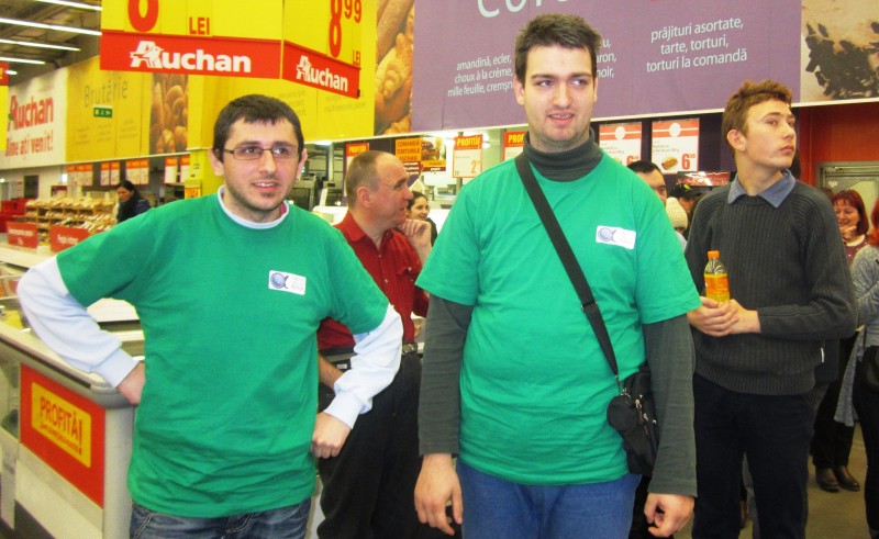 Persoane cu dizabilități, angajate într-un hypermarket din Tîrgu-Mureș
