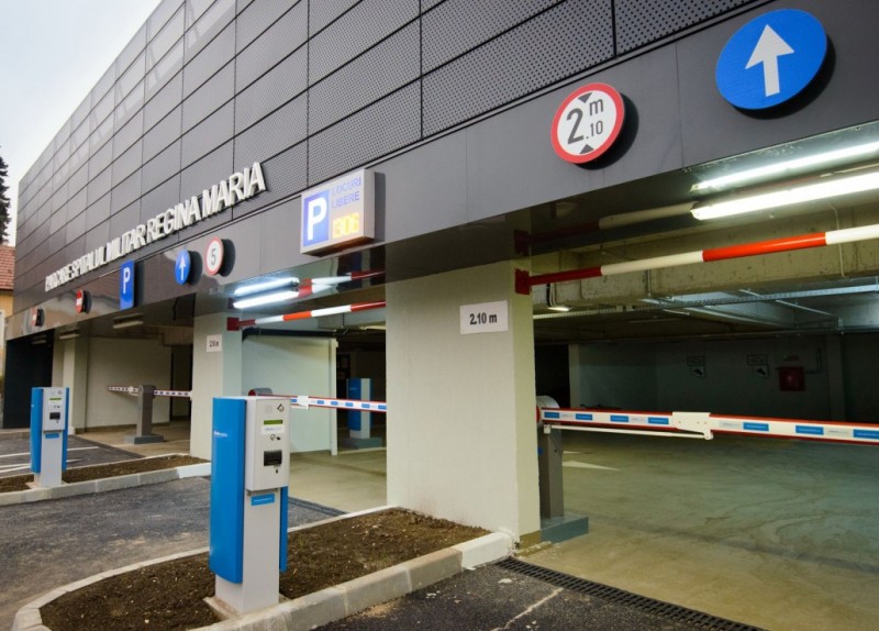 Taxele de parcare s-ar putea dubla în centrul Brașovului