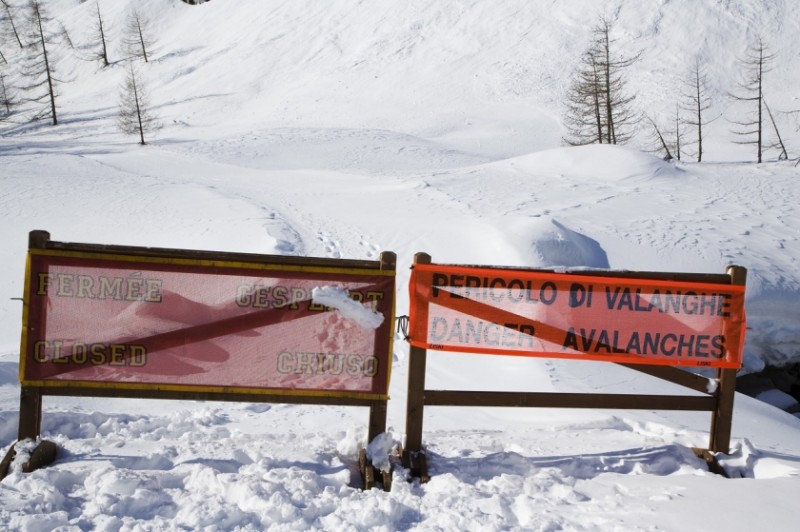 Încă opt persoane au fost salvate din hotelul distrus de avalanşă în provincia Pescara din Italia