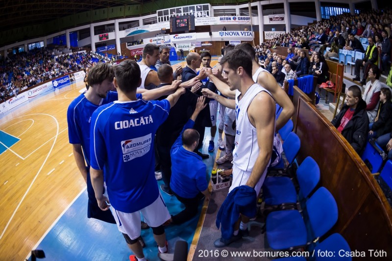 BC Mureș câștigă duelul cu Dinamo