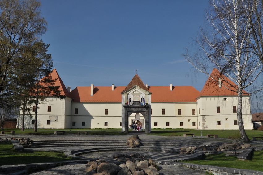 Depozite cu infrastructură modernă şi o bibliotecă funcţională, la Miercurea Ciuc