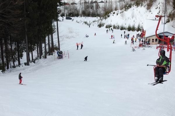 500 de turiști pe pârtiile de schi de la Sovata
