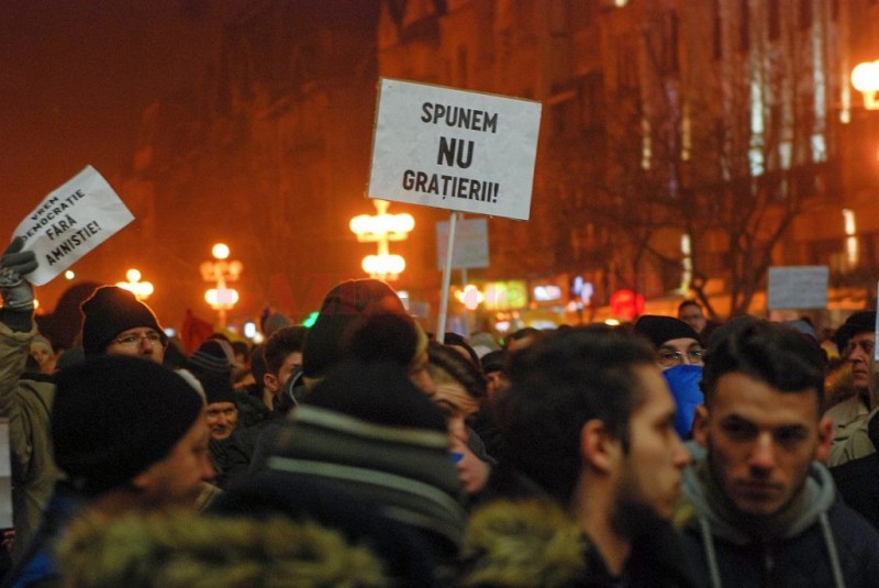 Peste 90.000 de oameni au protestat, aseară, împotriva ordonanțelor privind grațierea și modidicarea codurilor penale