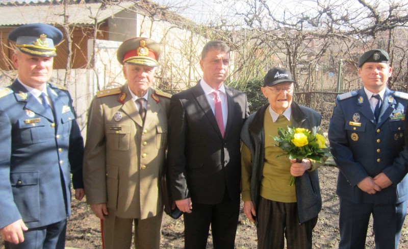 Veteranul de război Constantin Frătean a fost sărbătorit la împlinirea vârstei de 93 de ani