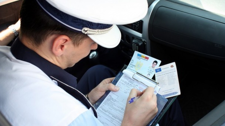 Aproape zece mii de amenzi în urma unei acțiuni a polițiștilor