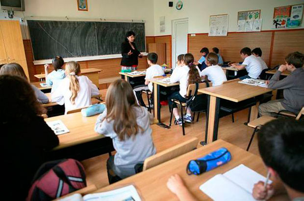 Elevii reghineni luptă cu sistemul pentru a putea studia filologia