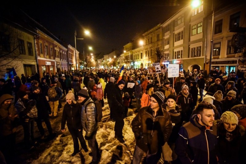 40.000 de manifestanţi sibieni solidari cu preşedintele Iohannis