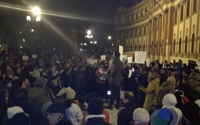 Peste 500 de mame au protestat în centrul Braşovului