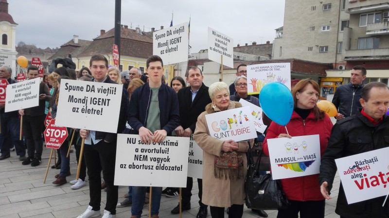Sute de târgumureșeni au manifestat împotriva avorturilor