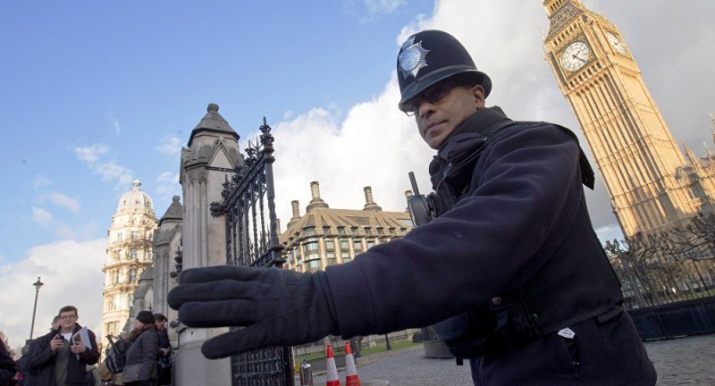 UPDATE: O persoană care a înjunghiat un poliţist, în Parlamentul britanic, a fost împuşcată UPDATE: O persoană care a înjunghiat un poliţist, în Parlamentul britanic, a fost împuşcată
