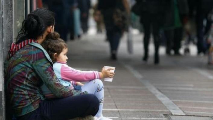 Peste 900 de sesizări privind cerşetoria în rândul copiilor, înregistrate anul trecut la Protecţia Copilului