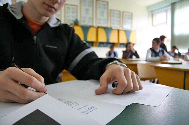 Doi elevi din Tîrgu-Mureș vor participa la faza națională a concursului ”Alege! Este dreptul tău!”