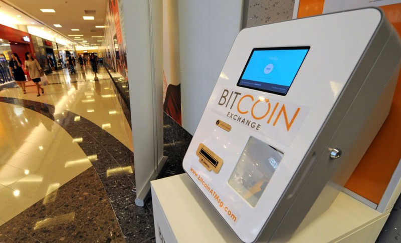 Bărbat din Braşov arestat preventiv după ce ar fi realizat operaţiuni ilegale cu moneda electronică Bitcoin