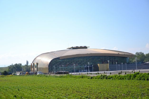 Lucrările la noua arenă sportivă din Sfântu Gheorghe au fost finalizate Lucrările la noua arenă sportivă din Sfântu Gheorghe au fost finalizate