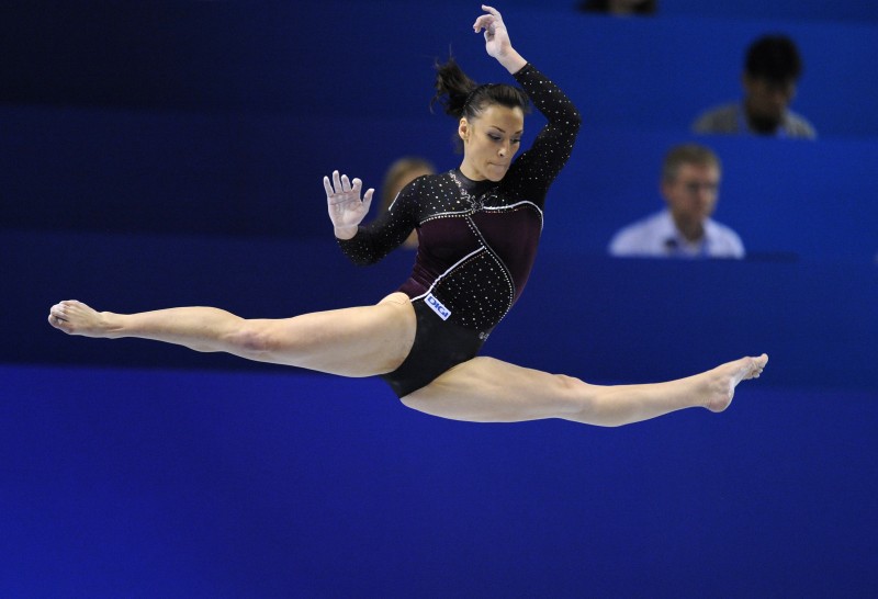 Cinci români în finalele CE de Gimnastică
