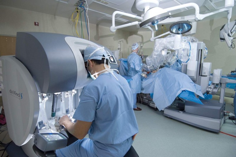 La Brașov a fost realizată prima intervenție de chirurgie robotică, pentru extirparea unui rinichi La Brașov a fost realizată prima intervenție de chirurgie robotică, pentru extirparea unui rinichi