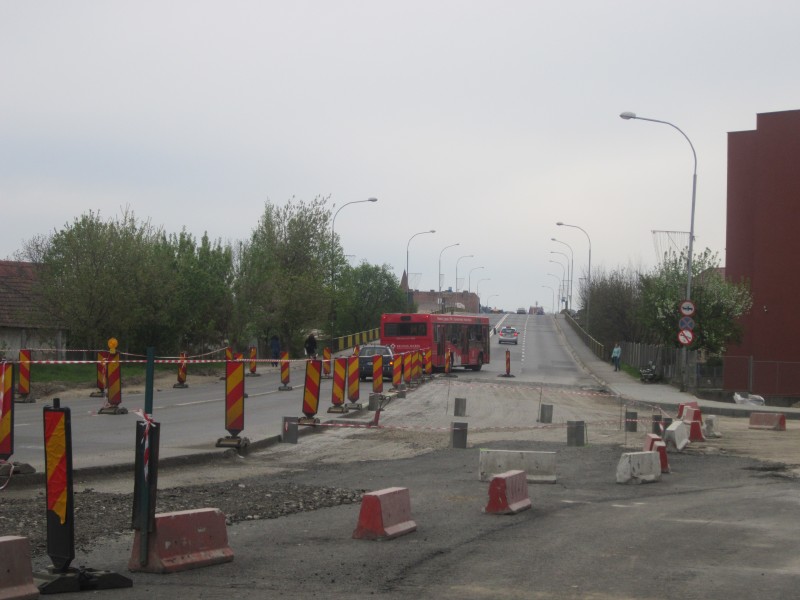 Sensul giratoriu din cartierul Unirii va fi gata până la finalul lunii Sensul giratoriu din cartierul Unirii va fi gata până la finalul lunii