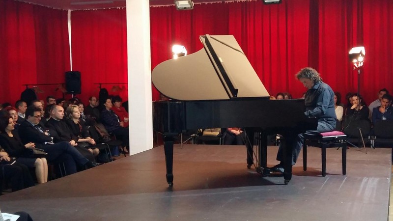 Turneul Pianul Călător – recital sold out la Sala Radio Turneul Pianul Călător – recital sold out la Sala Radio