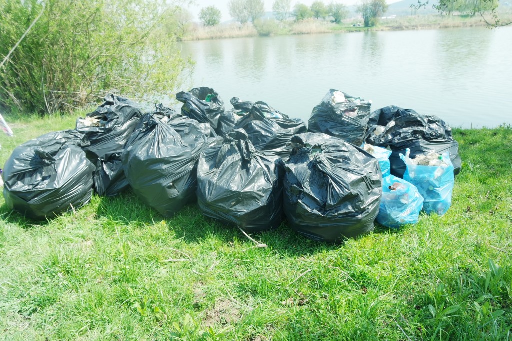 Harghita: 150 de saci de deşeuri, adunaţi la Topliţa şi Gheorgheni, în programul ‘Curăţăm România’