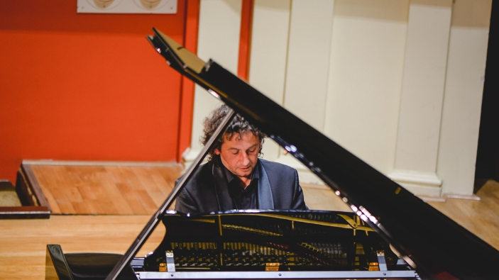 Turneul „Pianul Călător” la Târgovişte
