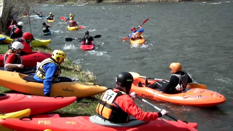 În jur de 200 de amatori de rafting sunt aşteptaţi la „Mureş Marathon”