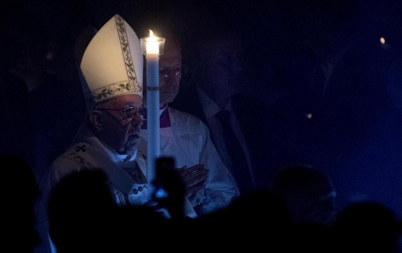 Mii de pelerini au asistat la slujba de Înviere oficiată de Suveranul Pontif