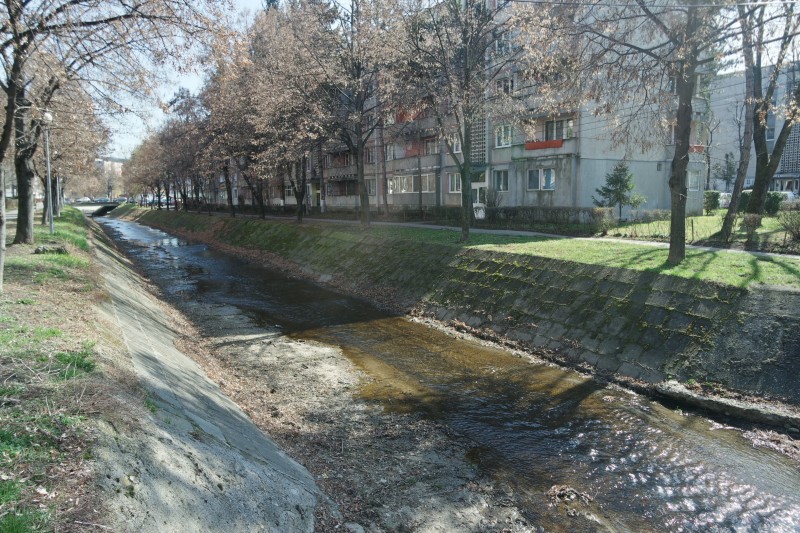 Birouri modulare şi parcări pentru o serie de instituţii, peste pârâul Poklos din Târgu Mureş Birouri modulare şi parcări pentru o serie de instituţii, peste pârâul Poklos din Târgu Mureş