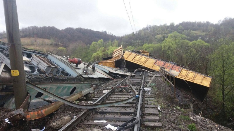 Tren de marfă deraiat între Petroşani şi Simeria