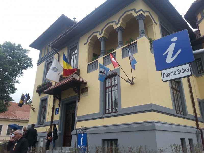 Lansare de carte la Casa Junilor brașoveni