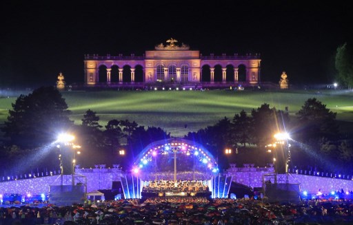 EVENIMENT LIVE – Noapte de vară la Schönbrunn, cu Orchestra Filarmonicii din Viena, în direct la Radio România Cultural şi Radio România Muzical