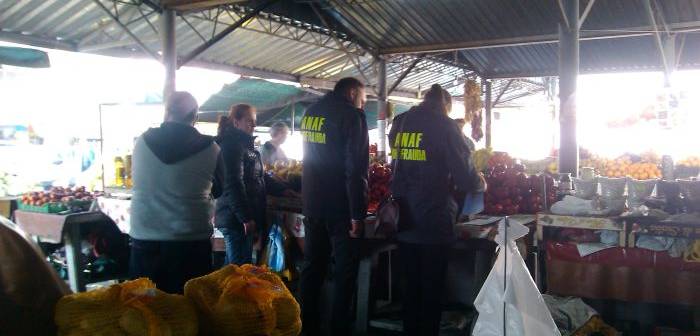 Piața legumelor și fructelor, verificată de ANAF