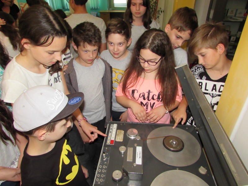 Copiii de la „Romulus Guga”, în vizită la Radio Tîrgu-Mureș