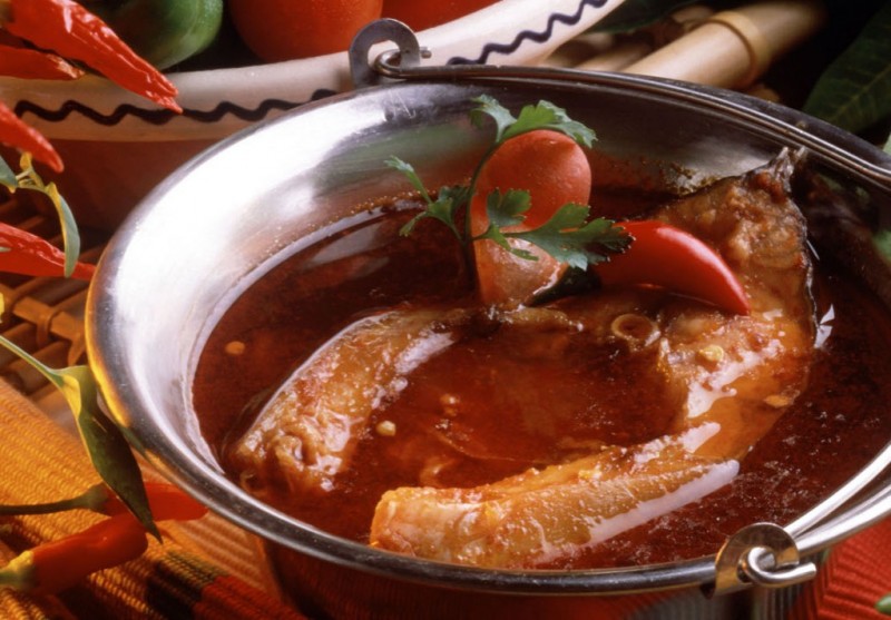 Bucătari din Ungaria au gătit la Tîrgu Mureș ciorbă de peşte