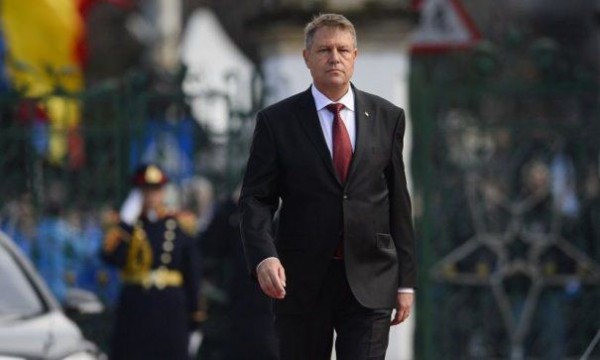 Klaus Iohannis a ajuns la Universitatea Transilvania din Braşov Klaus Iohannis a ajuns la Universitatea Transilvania din Braşov