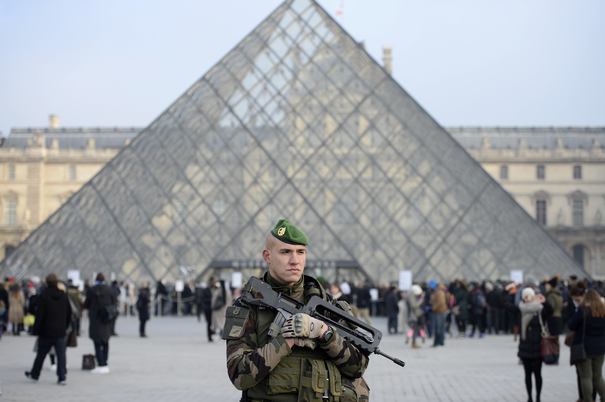 Alertă de Securitate la Paris