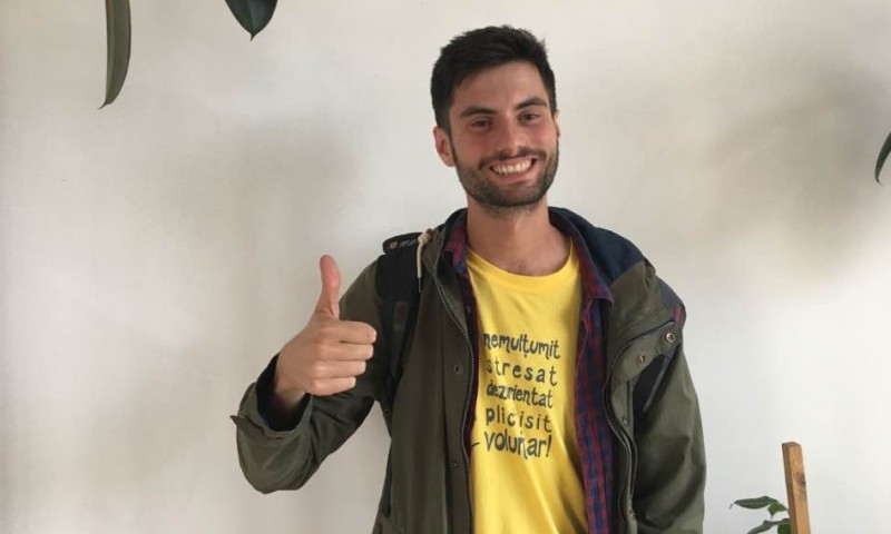 Pepe, un băiat simpatic din Spania este voluntar la Tîrgu Mureș